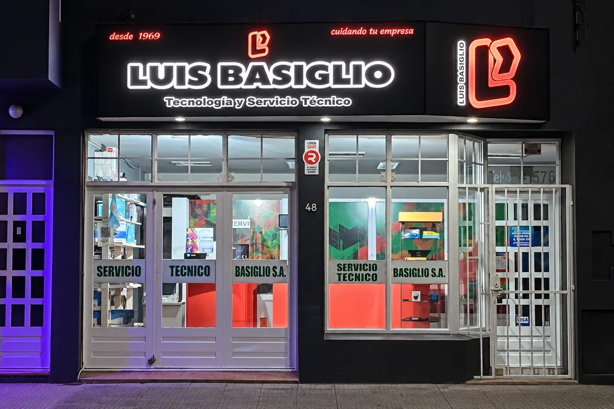 Carrusel automático con cuatro fotos del local Luis Basiglio